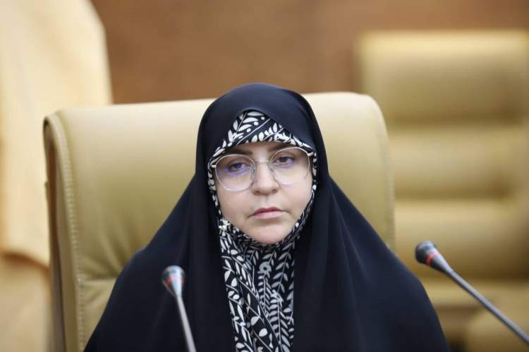 نویسندگان را سفارشی نویس‌ نکنیم
