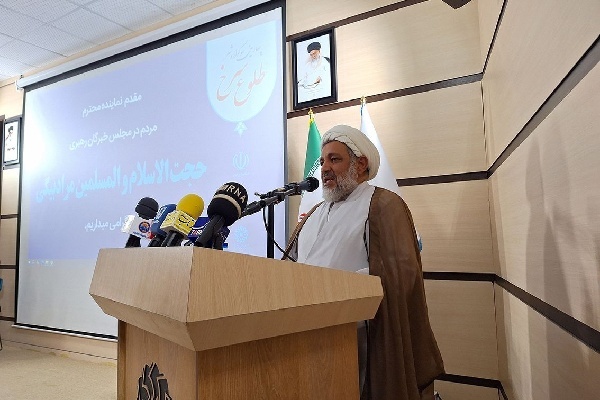 چهارمین سوگواره شعر «طلوع سرخ» در ایلام به پایان رسید