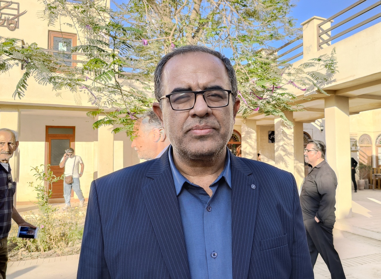 پیکر شاعر «شهر صبور» در جوار خلیج فارس آرام گرفت