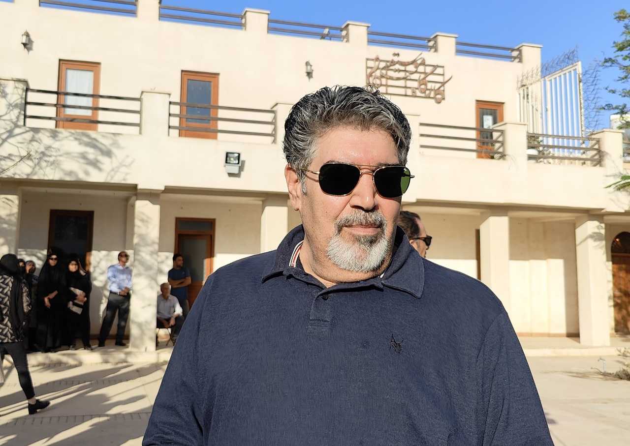 پیکر شاعر «شهر صبور» در جوار خلیج فارس آرام گرفت