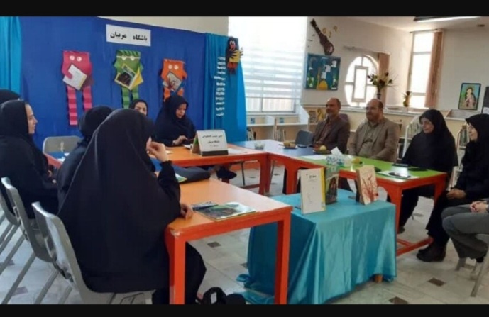 دورهمی باشگاه کتابخوانی مربیان شهرستان‌های کمیجان، فراهان و آشتیان برگزار شد