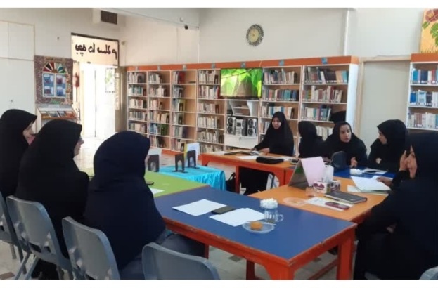 دورهمی باشگاه کتابخوانی مربیان شهرستانهای کمیجان، فراهان و آشتیان برگزار شد