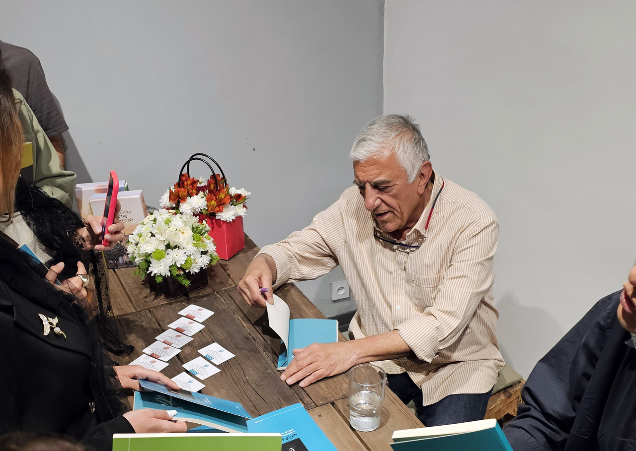 جشن امضای کتاب‌های کیانیان در جمع شیرازی‌ها برگزار شد