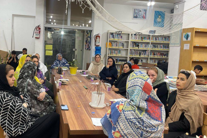 اولین «باشگاه کاغذی» ویژه بانوان کتابخوان قشم برگزار شد