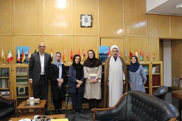 اهدای اسناد خاندان نظام مافی به کتابخانه مرکزی