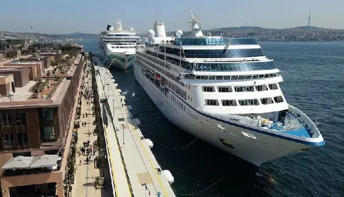 کشتی کروز استانبول؛ تجربه‌ای لوکس روی آب‌های بسفر