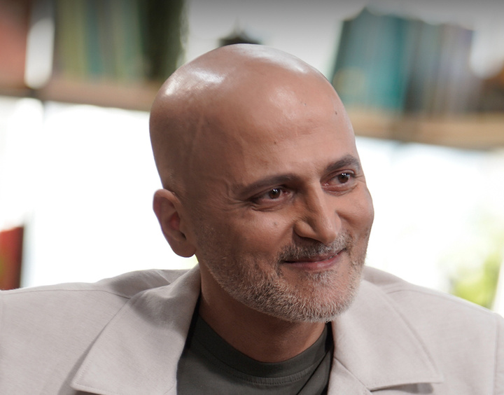 گفت‌وگوی صمیمانه با حسین معززی‌نیا در قسمت جدید «اکنون...»