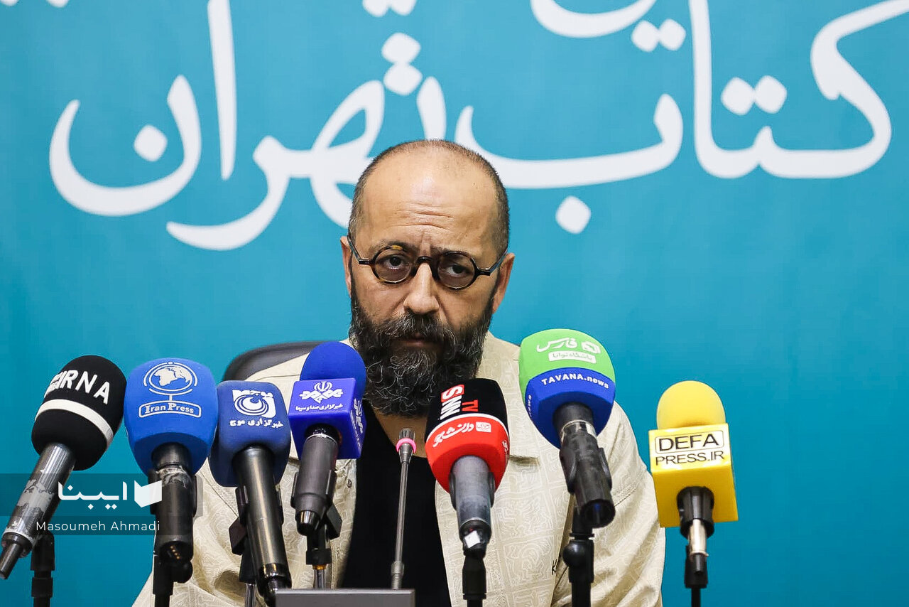 پوستر با المان‌های بومی و تلفیقی از سنت و مدرنیته طراحی شد