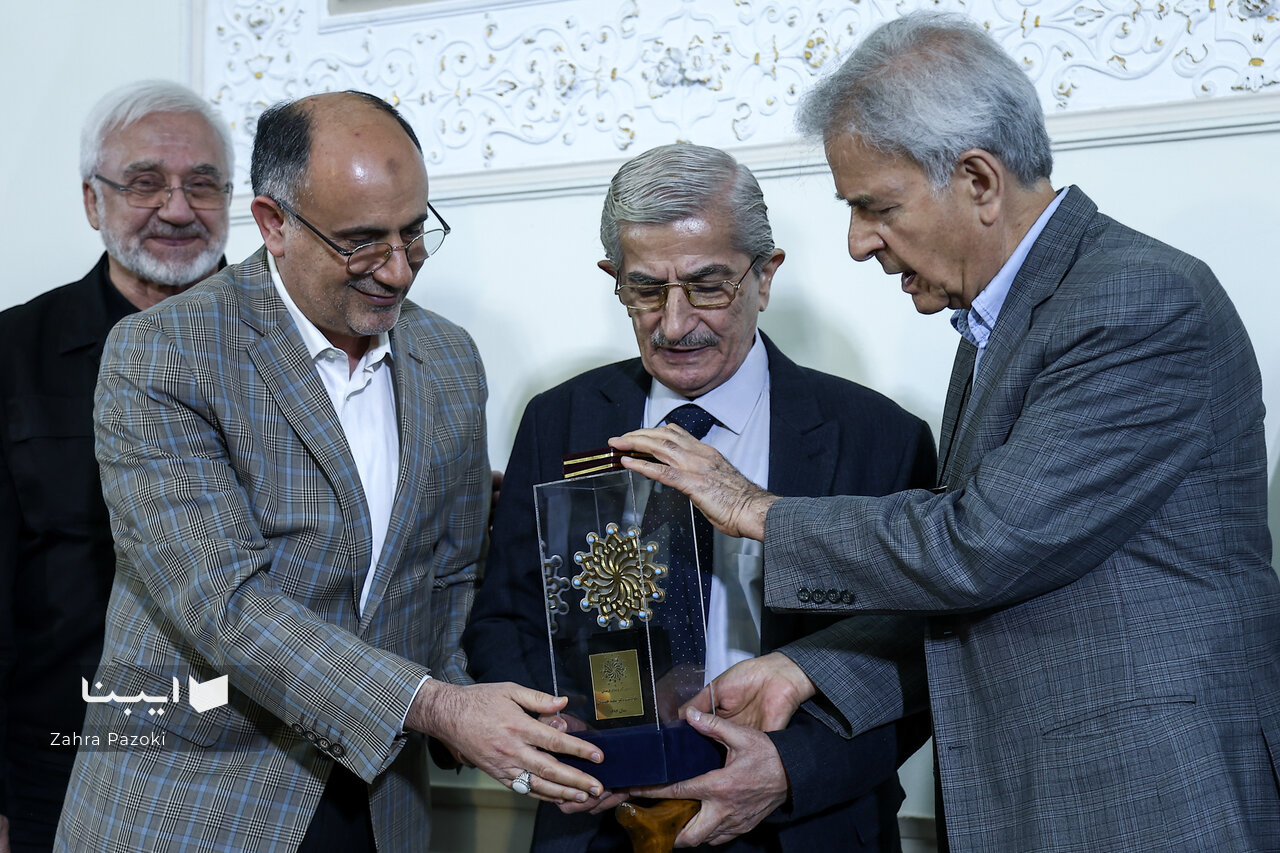 حمیدیان  استادی تأثیرگذار در سپهر ادبی کلاسیک و مدرن است