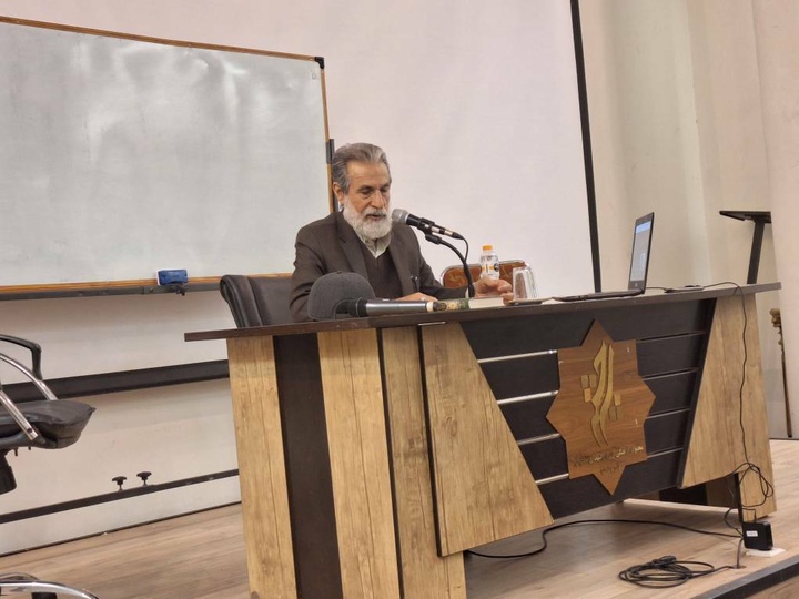 محمدرضا سرشار عناوین درس‌های آموزش داستان‌نویسی را بررسی کرد