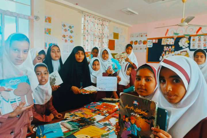 «پیک کتاب» شهر تخت بندرعباس در دهه کرامت آغاز به کار کرد