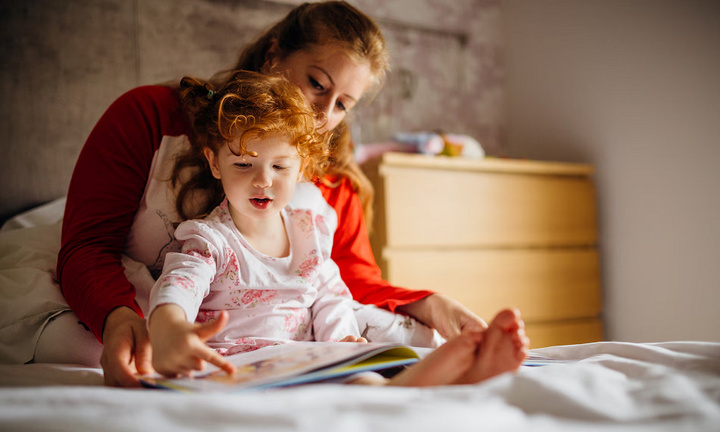 کمتر از نیمی از والدین از کتاب خواندن برای فرزندان خود لذت می‌برند