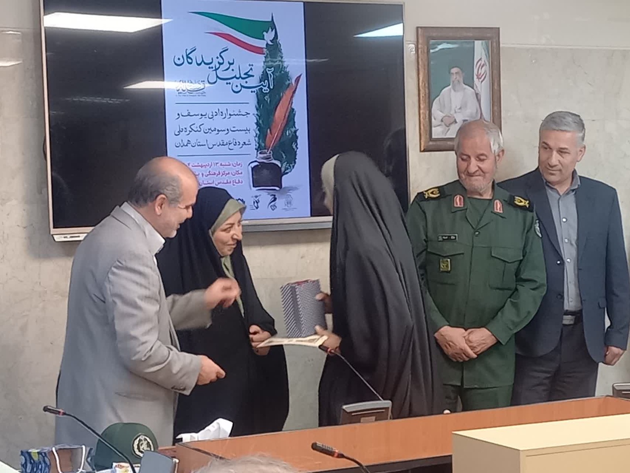 نویسندگان به دنبال انتقال مفاهیم دفاع مقدس باشند