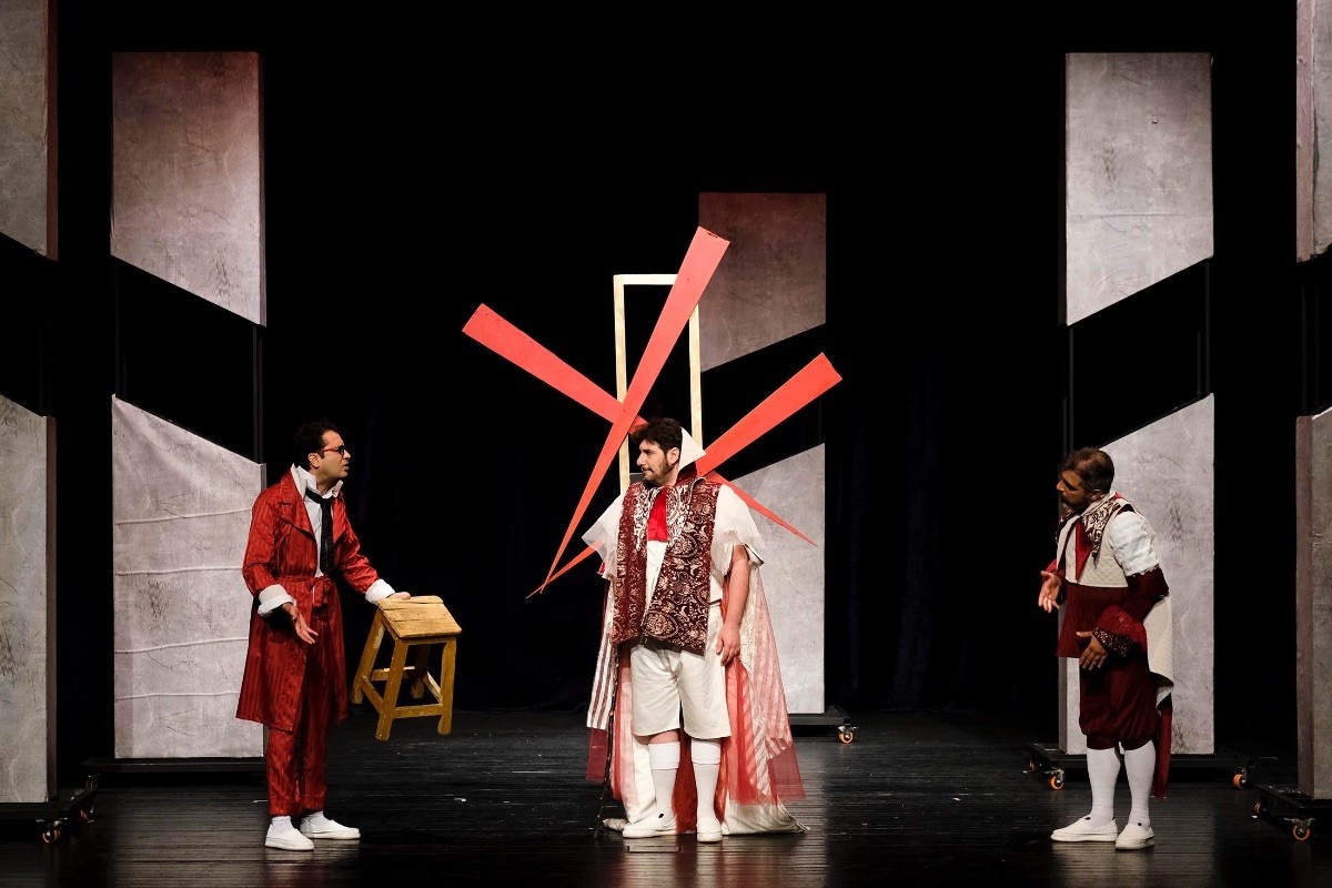 نهادهای دولتی برای معرفی آثار ادبی از طریق نمایش تلاشی نمی‌کنند