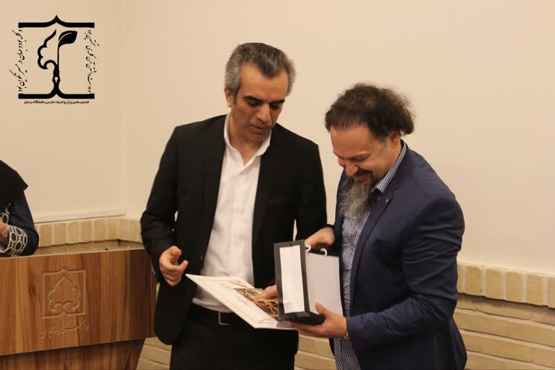 پروژههای پست مدرنتیه در حال شکل گیری است/ در دوران گذار از مدرنیتهگیر کردهایم