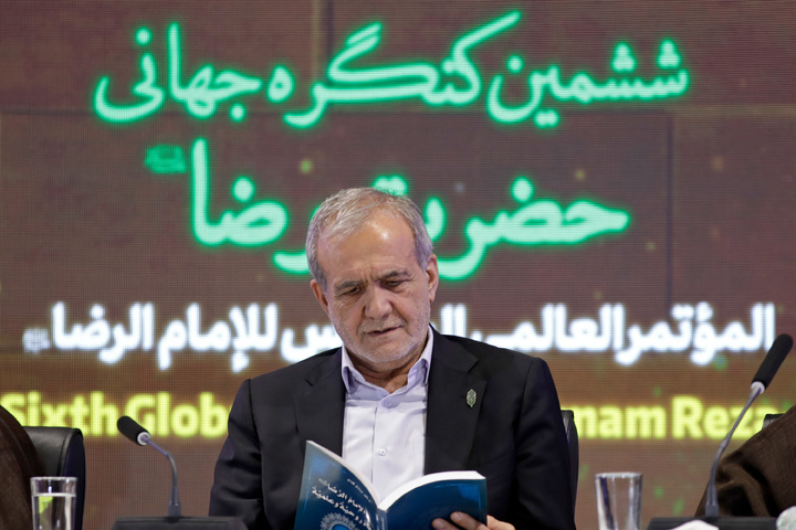 «پزشکیان» در مشهد چه کتاب‌هایی را رونمایی کرد؟