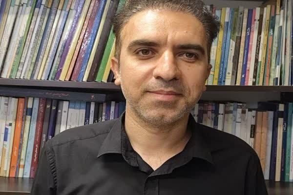 مترجم ایلامی با «صورتکی به رنگ آسمان» به نمایشگاه کتاب تهران می‌آید