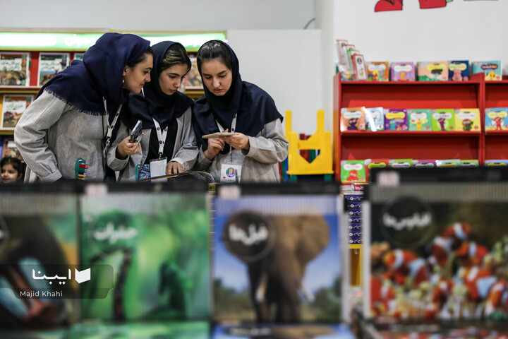 غرفه کودک و نوجوان در نمایشگاه کتاب تهران