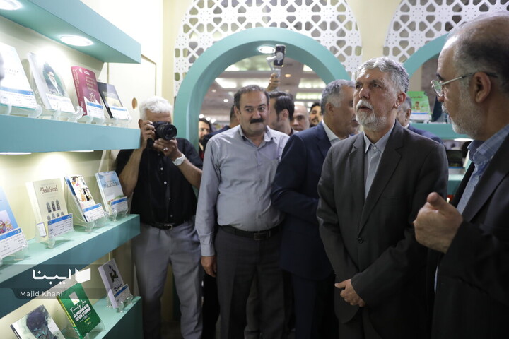 بازدید وزیر فرهنگ از بخش بین‌الملل نمایشگاه کتاب