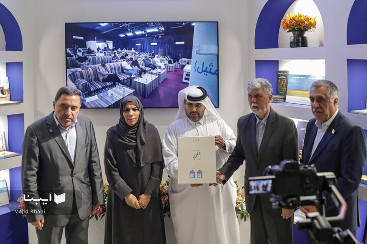 بازدید وزیر فرهنگ از بخش بین‌الملل نمایشگاه کتاب