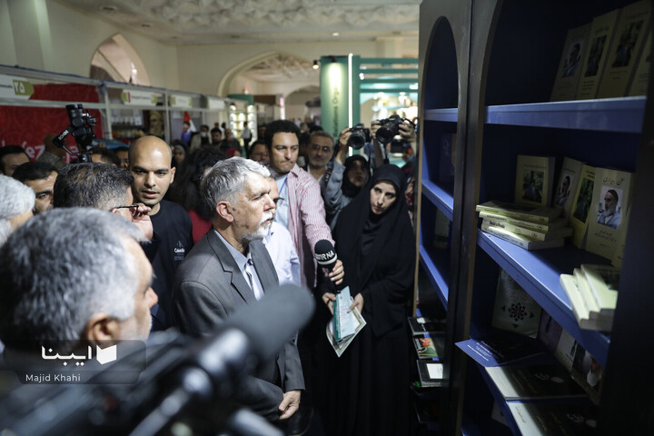 بازدید وزیر فرهنگ از بخش بین‌الملل نمایشگاه کتاب