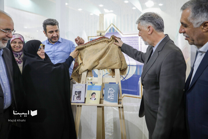 بازدید وزیر فرهنگ از بخش بین‌الملل نمایشگاه کتاب