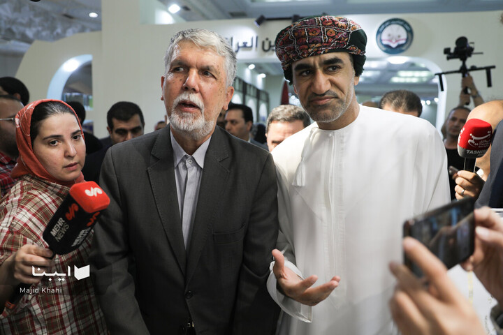 بازدید وزیر فرهنگ از بخش بین‌الملل نمایشگاه کتاب