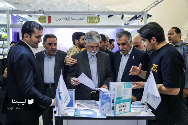 بازدید وزیر فرهنگ از بخش بین‌الملل نمایشگاه کتاب