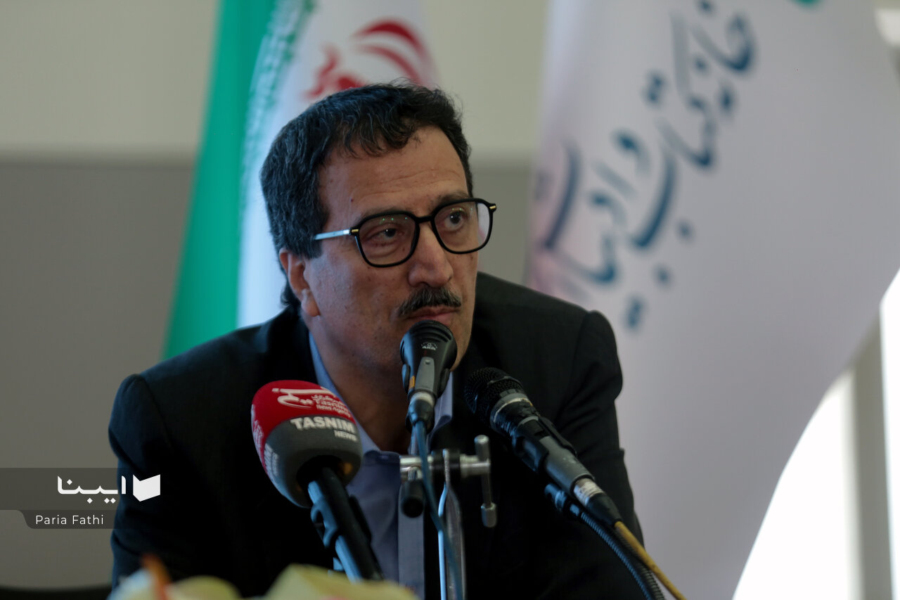 اسوار پل ارتباط ادبی میان ایران و کشورهای عربی بود