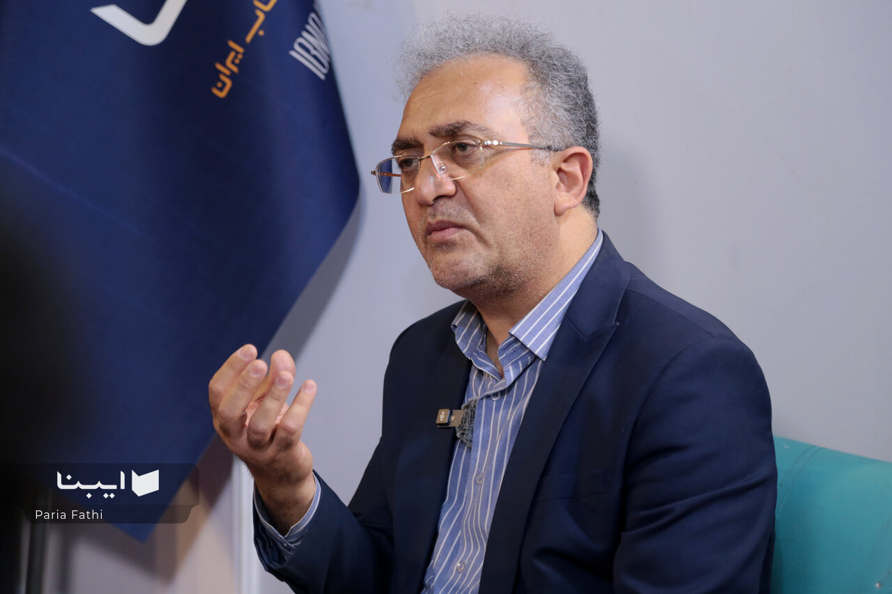 شکاف نظر و عمل عمیق است