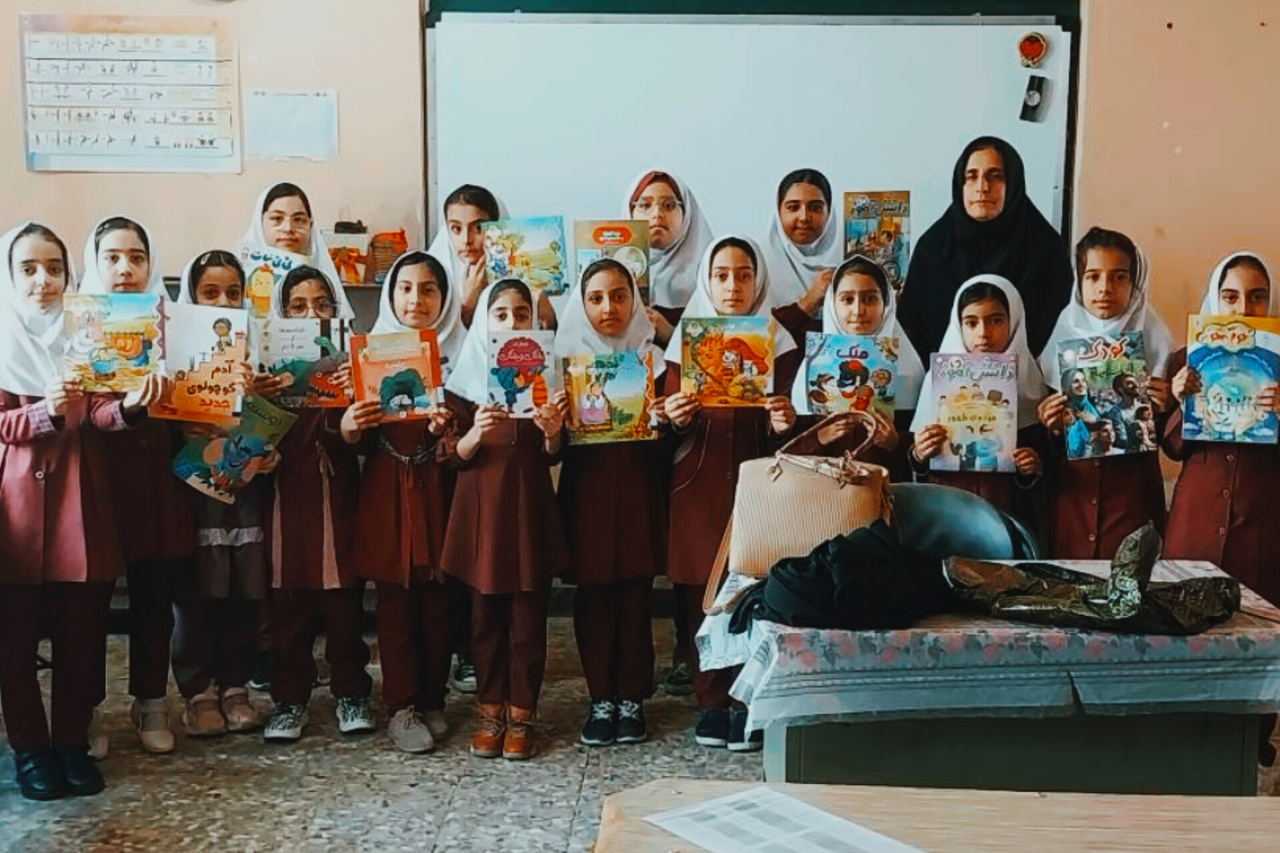 طرح پیک کتاب در بندرلنگه ۷ ساله شد