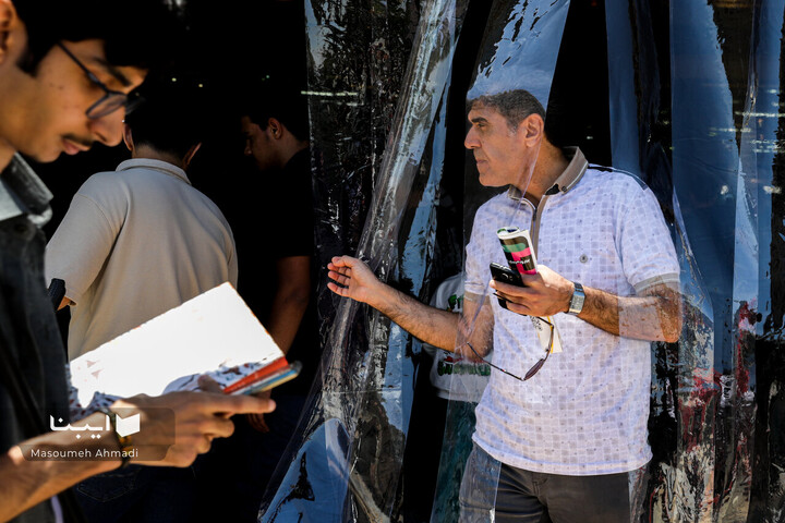 نمایی متفاوت از بازدیدکنندگان نمایشگاه کتاب تهران