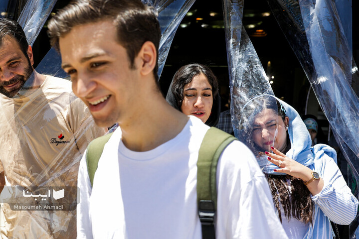 نمایی متفاوت از بازدیدکنندگان نمایشگاه کتاب تهران