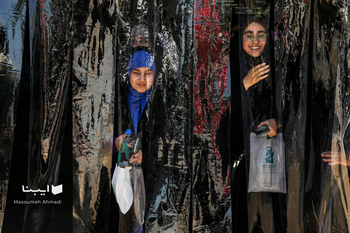 نمایی متفاوت از بازدیدکنندگان نمایشگاه کتاب تهران