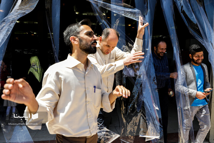 نمایی متفاوت از بازدیدکنندگان نمایشگاه کتاب تهران