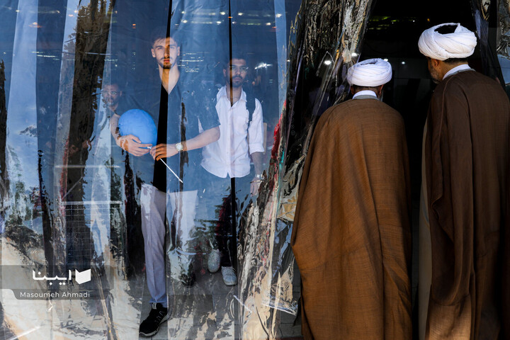 نمایی متفاوت از بازدیدکنندگان نمایشگاه کتاب تهران