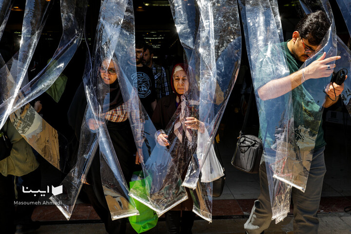 نمایی متفاوت از بازدیدکنندگان نمایشگاه کتاب تهران