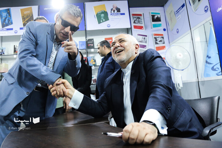 ظریف در نمایشگاه کتاب