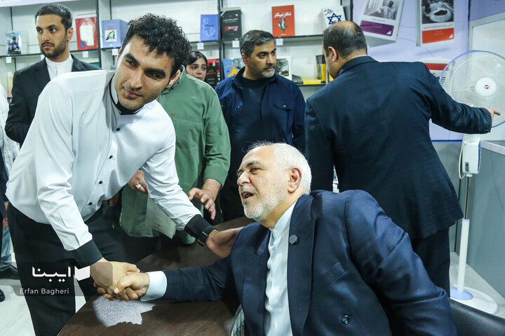 ظریف در نمایشگاه کتاب