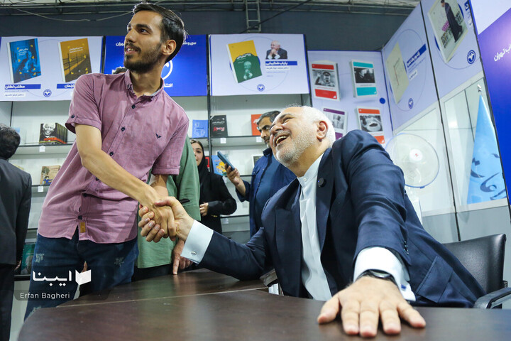 ظریف در نمایشگاه کتاب