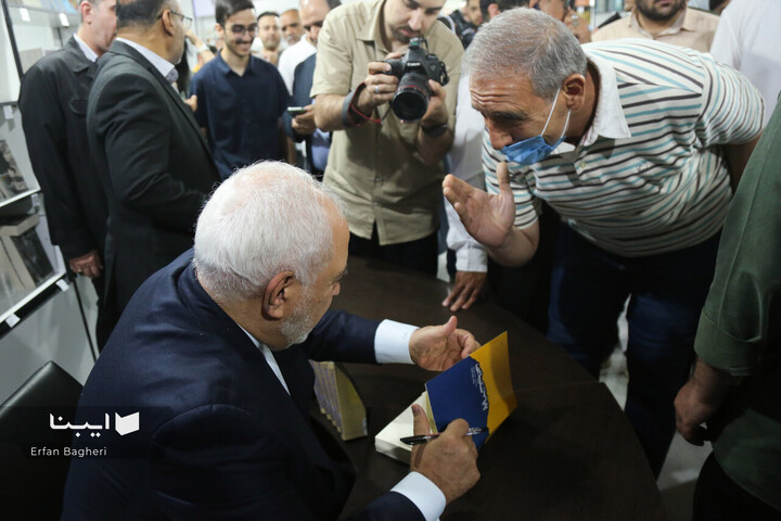 ظریف در نمایشگاه کتاب