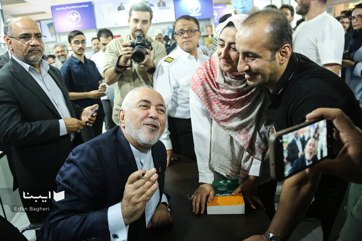 ظریف در نمایشگاه کتاب