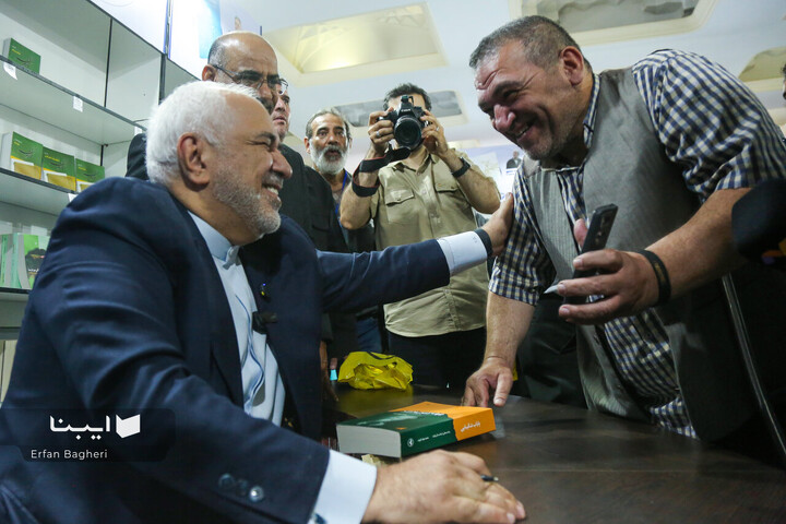 ظریف در نمایشگاه کتاب