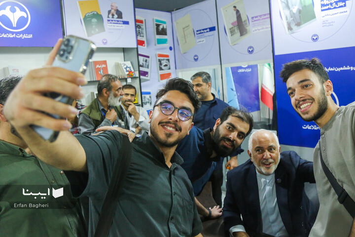 ظریف در نمایشگاه کتاب