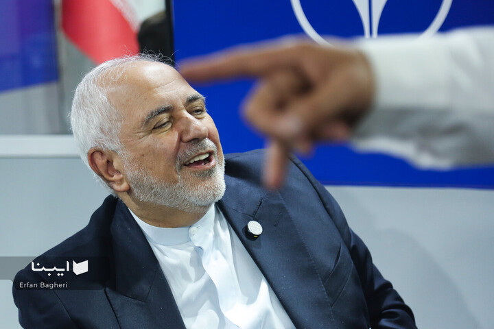 ظریف در نمایشگاه کتاب