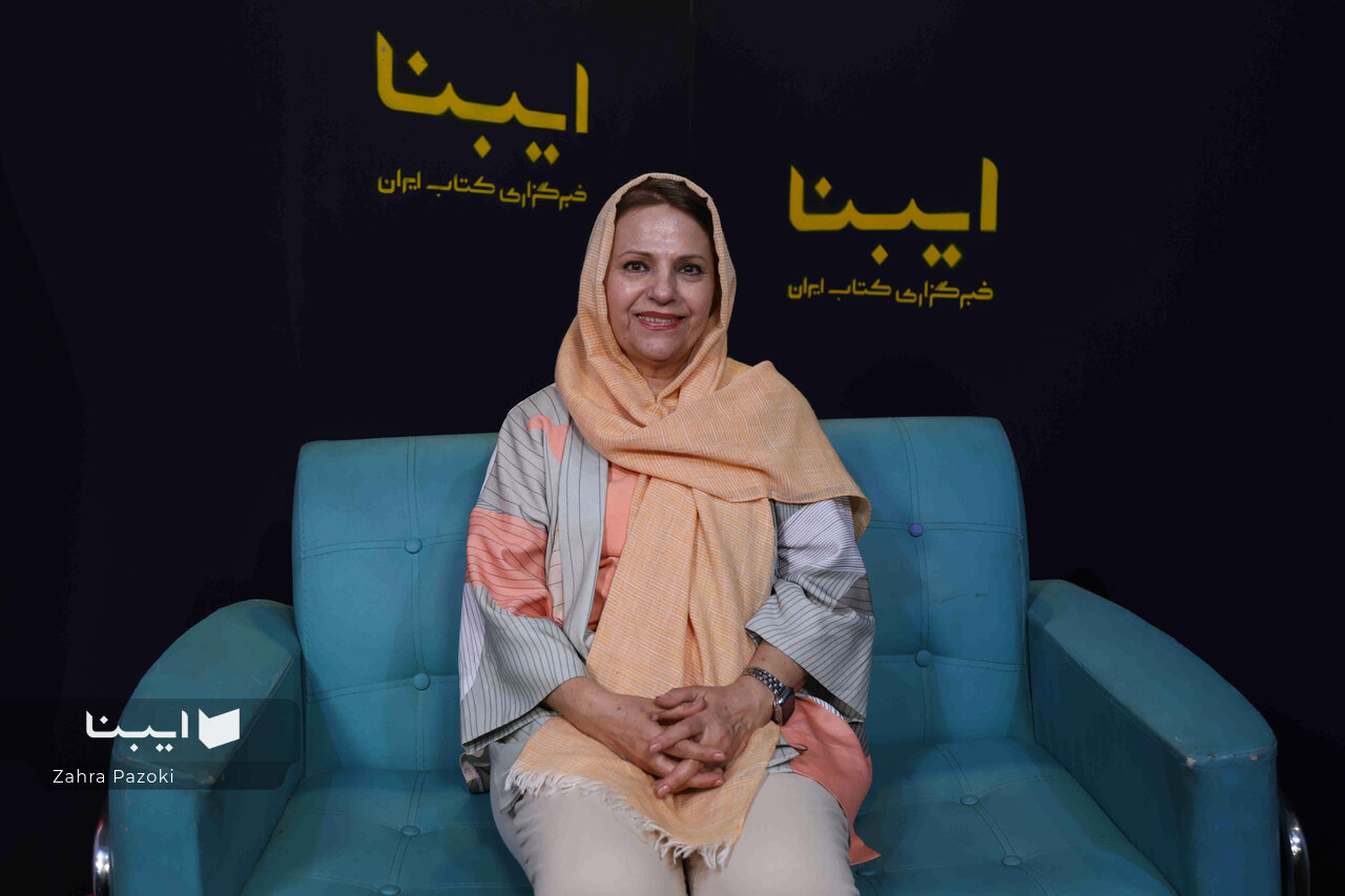 ما مترجم‌ها به یک جنگ نابرابر دست زده‌ایم