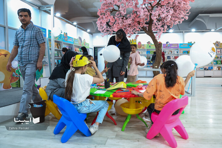 ساعات اولیه ششمین روز نمایشگاه کتاب تهران