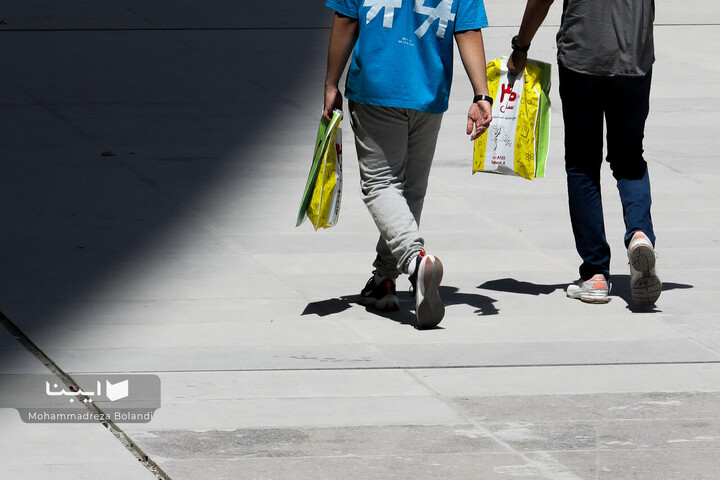 چیزهایی در دست...