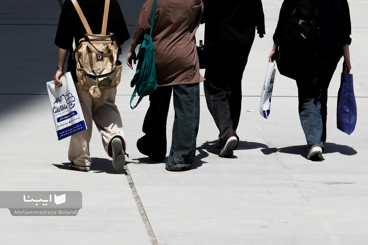 چیزهایی در دست...