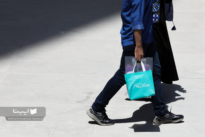 چیزهایی در دست...